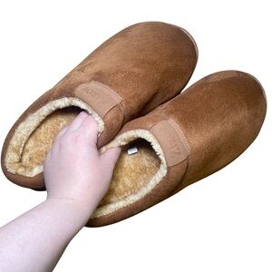 Men’s Cozy Brown Slippers with Faux Fur Lining